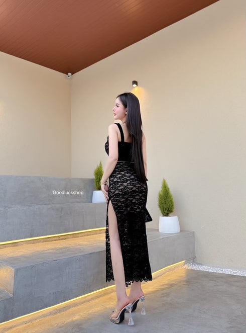 Two Piece Lace Padded Cropped Top With Slit Skirt